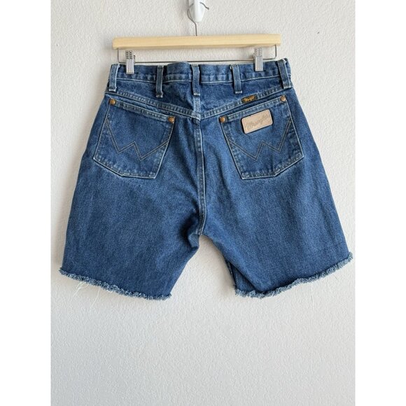 Wrangler Denim High Rise Shorts Women’s Size 33 Med Wash Raw Hem Rodeo Western - Picture 5 of 9